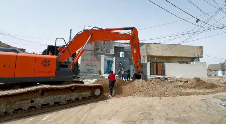 أعمال خدمية متكاملة لتأهيل شوارع حي الفرات الثانية في كربلاء