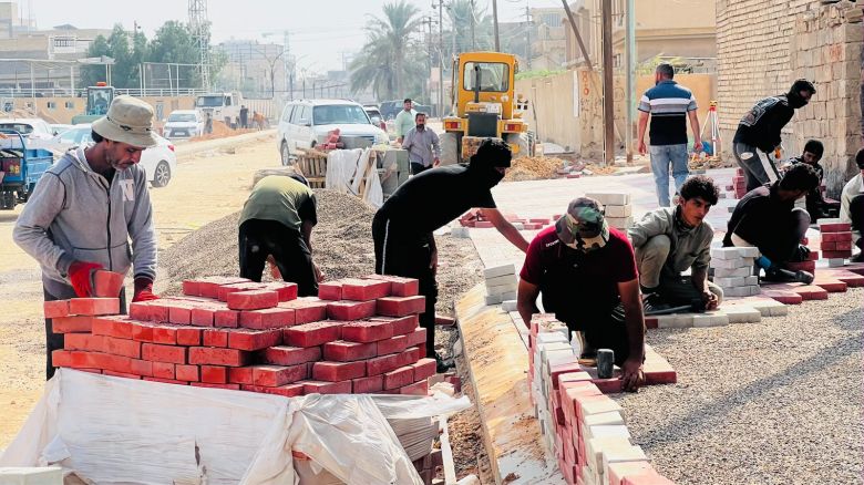 بلدية الحر تنفذ مشروعاً خدمياً لربط شارع الحر بشارع حي العسكري بطول 625 متراً