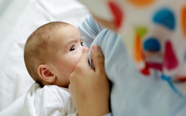 الصحة العالمية تغرد: الرضاعة الطبيعية تحمي أطفالنا من فايروس كورونا