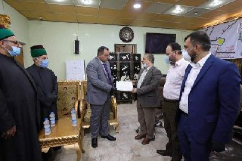 مدير صحة كربلاء يستلم شهادة تقديرية بتوقيع ممثل السيد السيستاني في كربلاء
