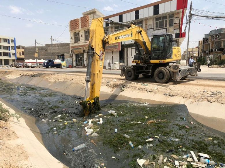 الموارد المائية تواصل حملتها لتنظيف الجداول والانهر في محافظة كربلاء المقدسة