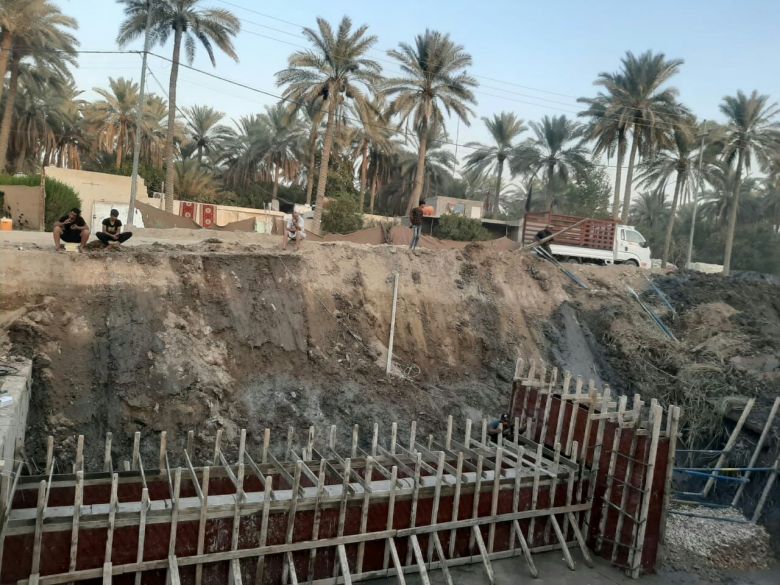 طرق وجسور كربلاء تشرف على تنفيذ  القنطرة الانبوبية الخاصة بمشروع طريق أبو جز