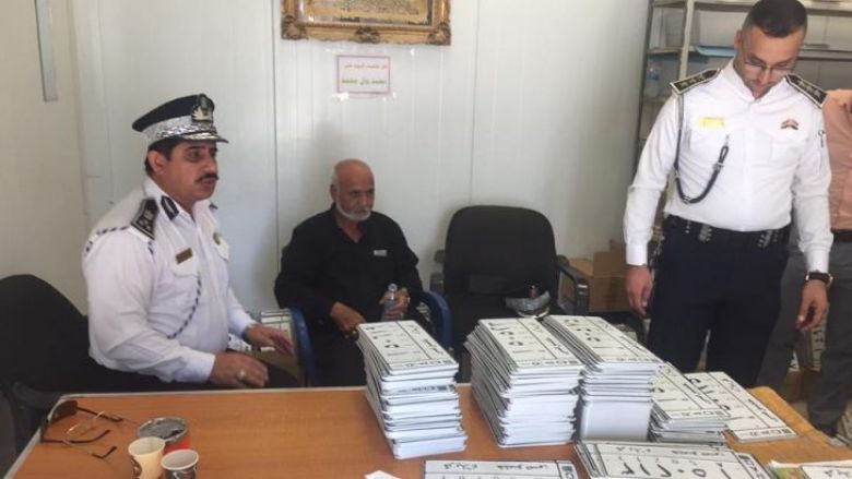 مرور كربلاء تدعو  المواطنين لتثبيت اللوحات المرورية