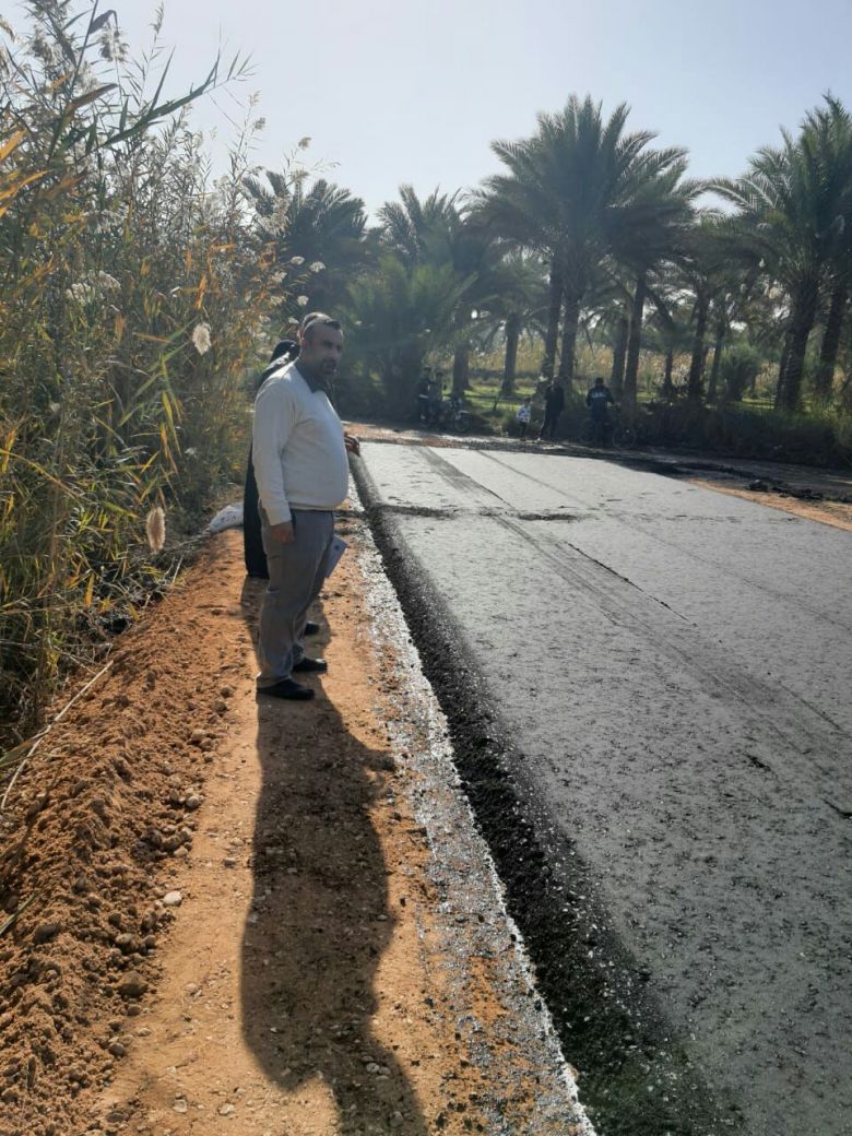 طرق وجسور كربلاء تشرف على مشروع تبليط طريق  البو جاعد