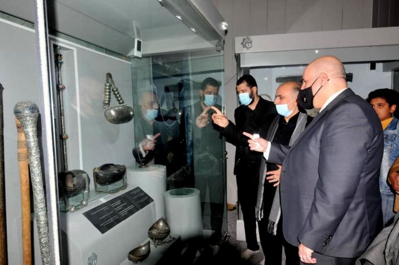 بالصور/ ممثل الأمم المتّحدة في كربلاء يزور متحف الكفيل و يبدي اعجابه بدقة العمل فيه