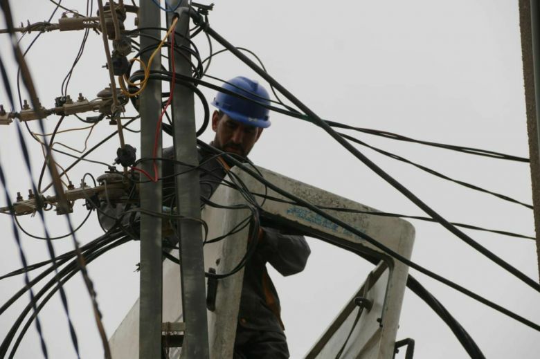 كهرباء كربلاء تنفذ اعمال تحسين شبكة المعملجي وتوازن احمالها