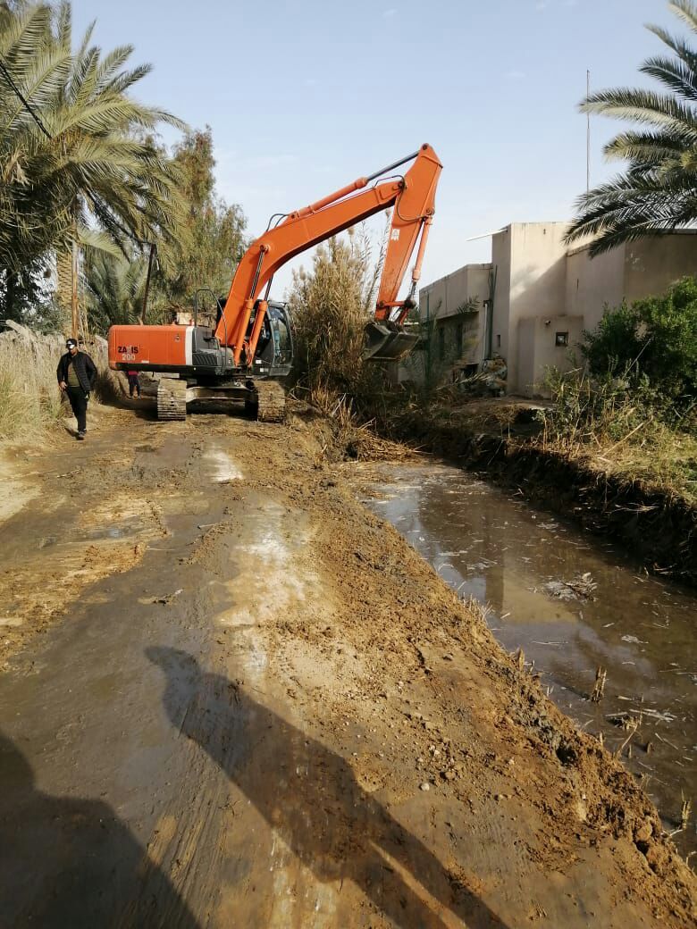 طرق وجسور كربلاء تواصل العمل  بمشروع أكساء طريق المالح الحولي في قضاء عين التمر