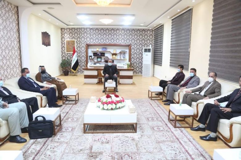 محافظ كربلاء المقدسة المهندس نصيف جاسم الخطابي يستقبل عددا من التربويين لدعم وتنشيط الحركة التربوية في المحافظة