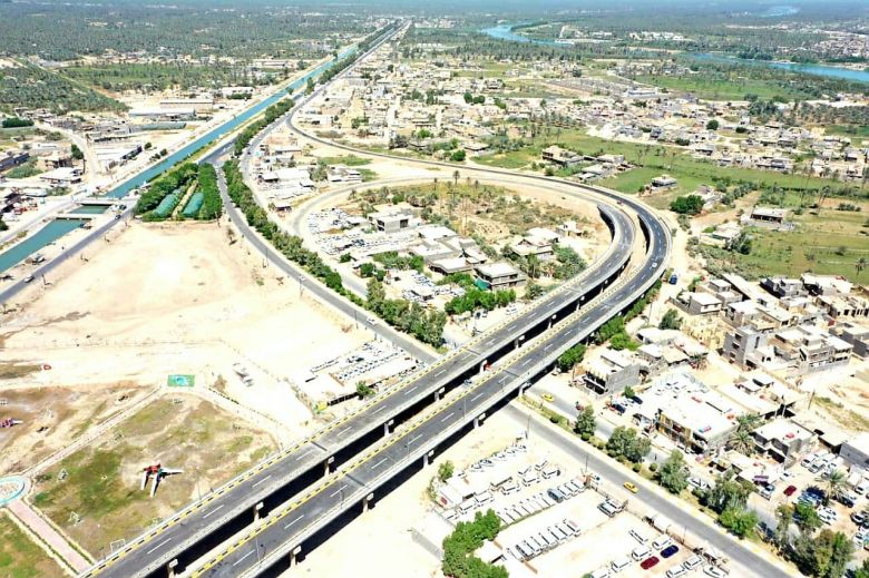 طرق وجسور كربلاء تواصل اعمال تأهيل وصيانة الطرق للمحاور الرئيسية