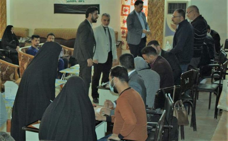 مفوضية الانتخابات في كربلاء تباشر بتوزيع مكافأة موظفي الاقتراع (صور)