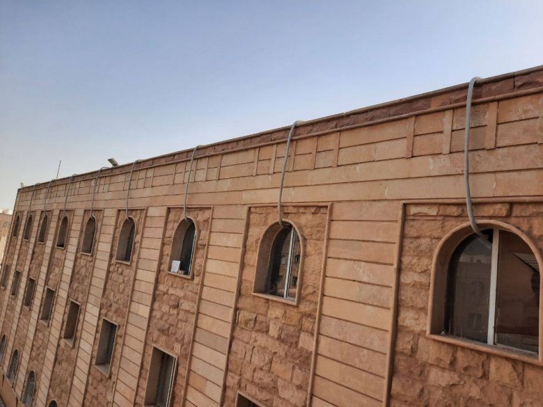 جامعة كربلاء تباشر بنصب مكيفات التبريد لبنايات الأقسام الداخلية