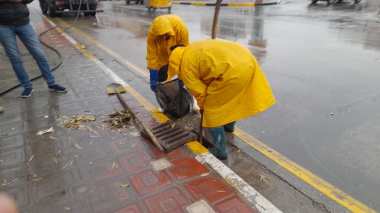 بالتزامن مع هطول الأمطار..  مجاري كربلاء تستنفر كوادرها وطاقاتها الخدمية