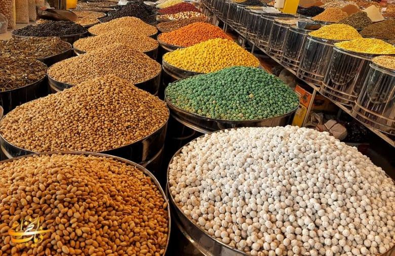 بالصور..سوق العلاوي في كربلاء يتزين بالوان البهارات الرمضانية