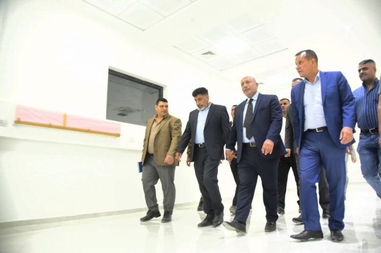 محافظ كربلاء يطلع ميدانيا على مراحل انجاز تطوير ردهة الطوارئ في مدينة الحسين (ع) الطبية