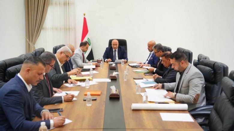 محافظ كربلاء يوجه بتسريع المشاريع وتعظيم الإيرادات المحلية