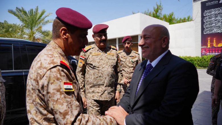 محافظ كربلاء يبحث مع رئيس أركان الجيش تعزيز التنسيق الأمني ودعم القوات المسلحة
