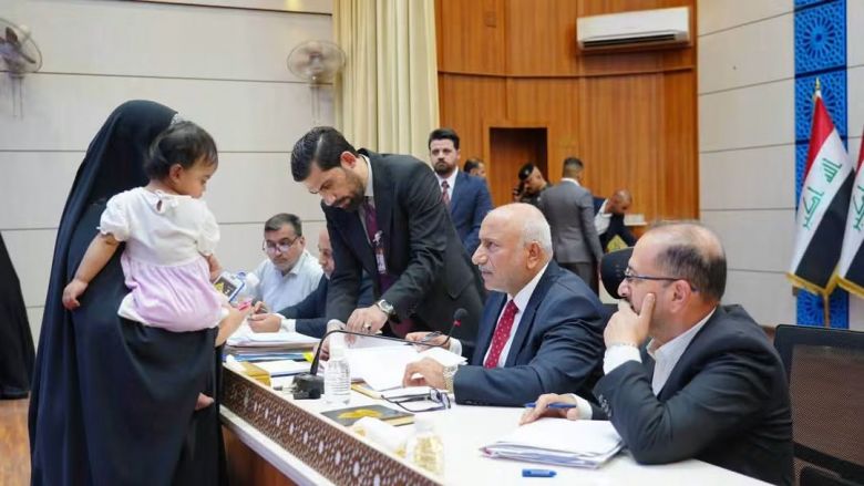 محافظ كربلاء يلتقي المواطنين ويستمع إلى طلباتهم وملاحظاتهم
